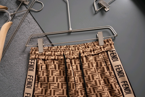 ブランドハーフパンツ背面デザイン